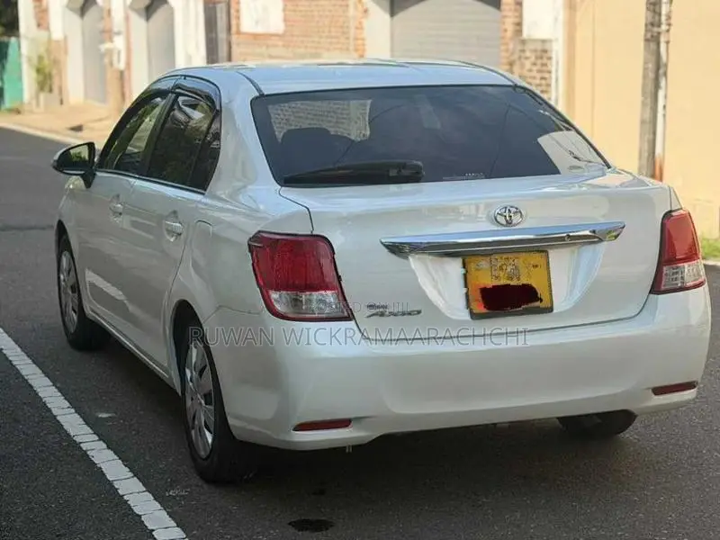 Toyota Axio 2013