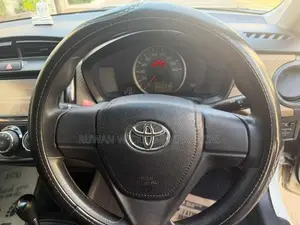 Toyota Axio 2013