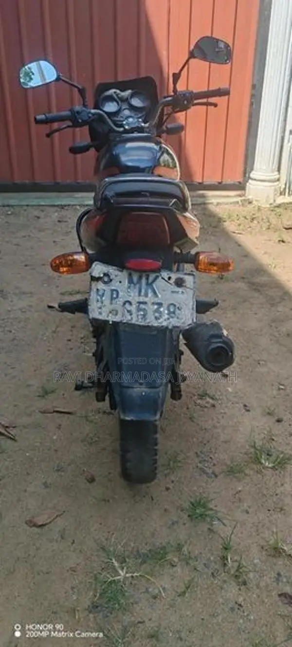 Bajaj Pulsar 180 2005