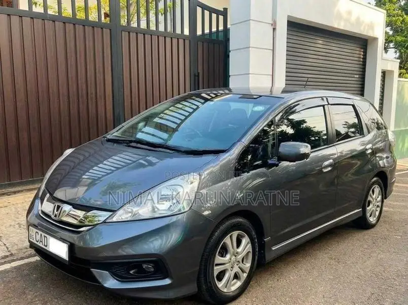 Honda Fit Shuttle 2015
