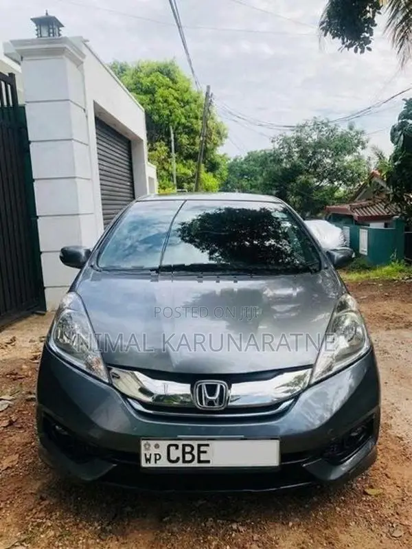 Honda Fit Shuttle 2015