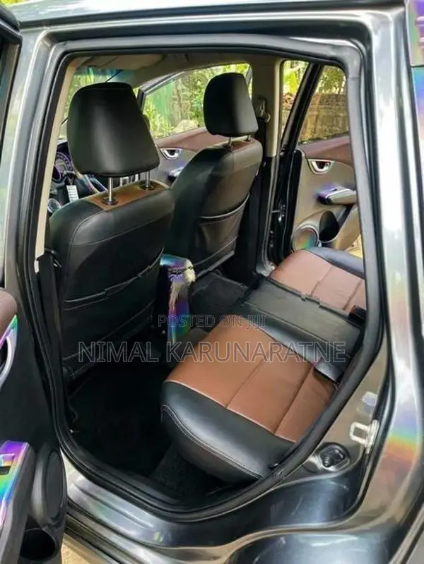 Honda Fit Shuttle 2015