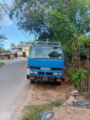 Isuzu Elf NKR 250 1985