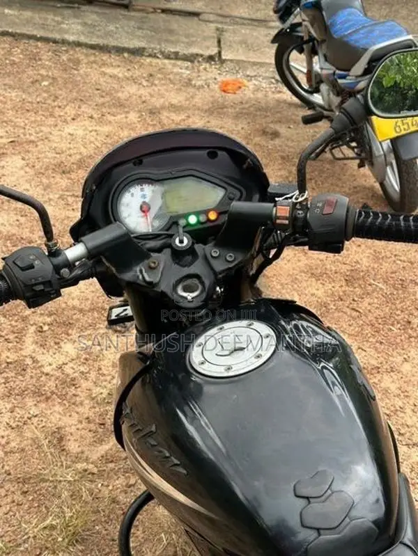 Bajaj Pulsar 150 2017