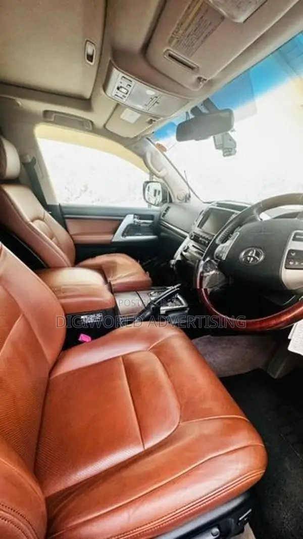 Toyota Land Cruiser Petrol 2015