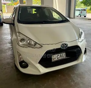 Toyota Aqua S Grade 2016