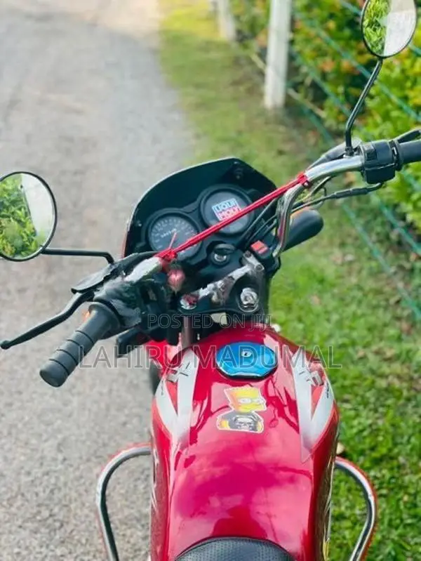 Bajaj CT100 2012