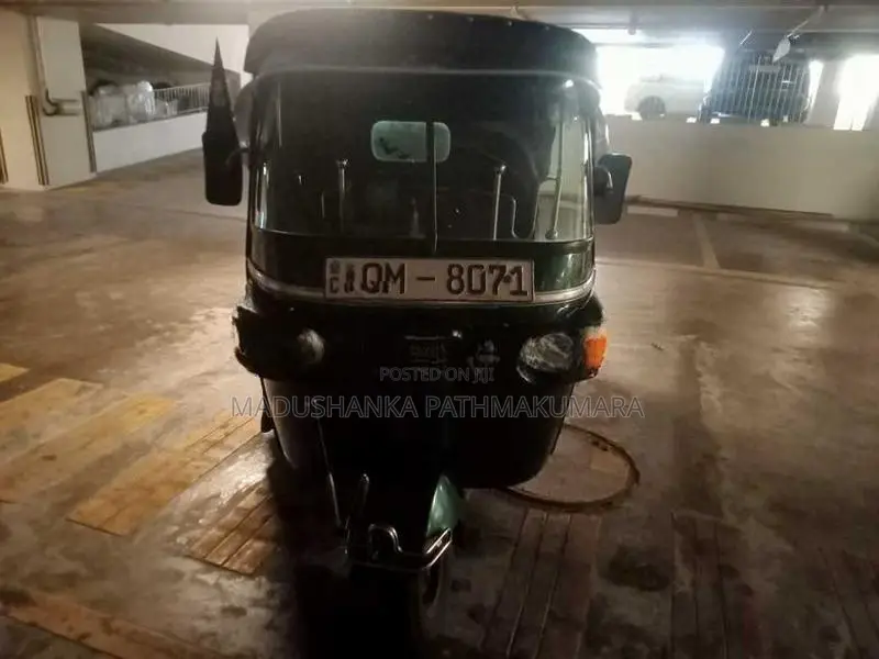 Bajaj RE 2019