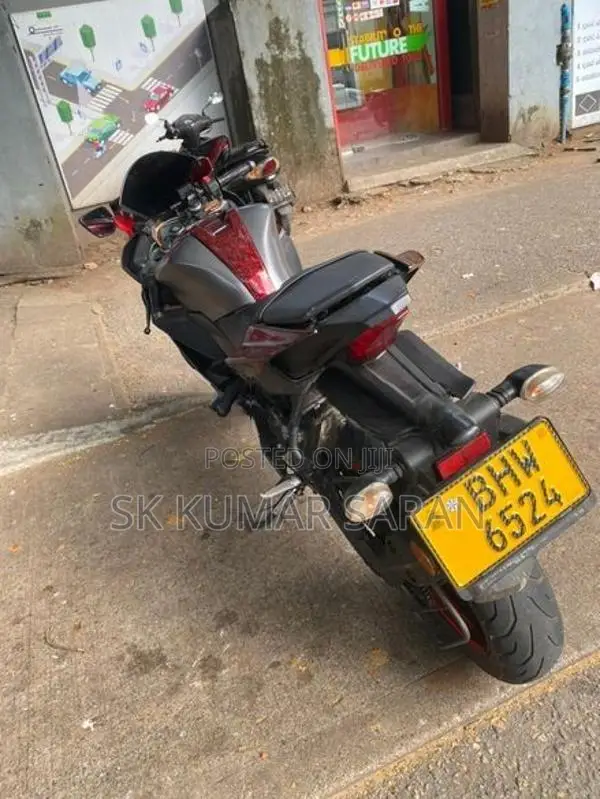 Yamaha R15 2019