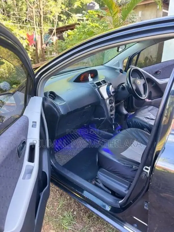 Toyota Vitz 2010