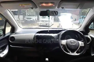 Toyota Vitz 2015