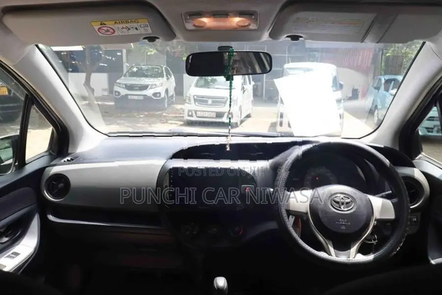Toyota Vitz 2015