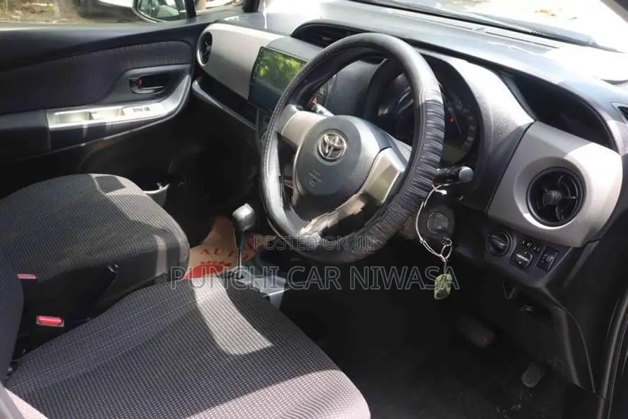 Toyota Vitz 2015