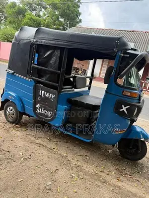 Bajaj RE 2018