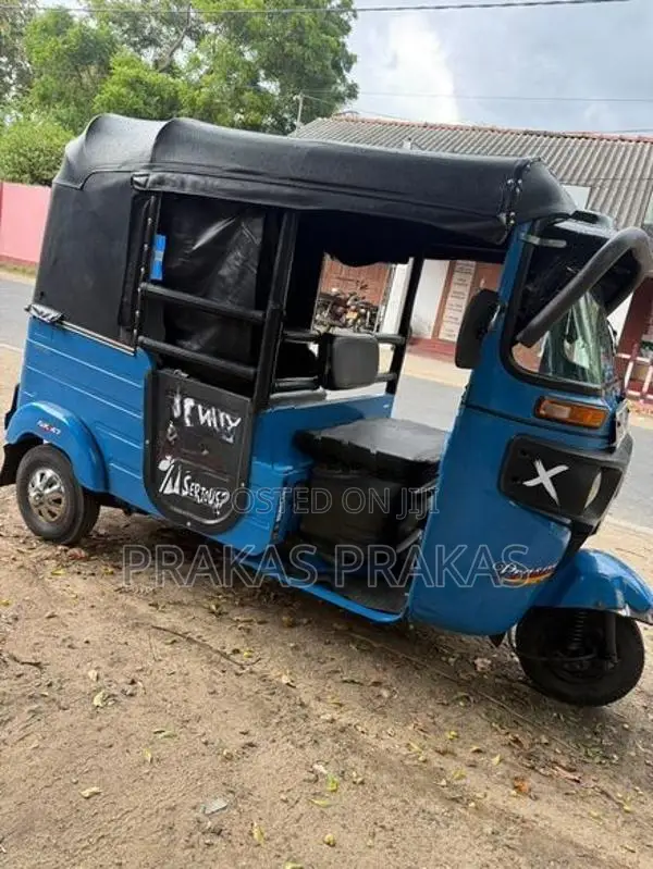 Bajaj RE 2018