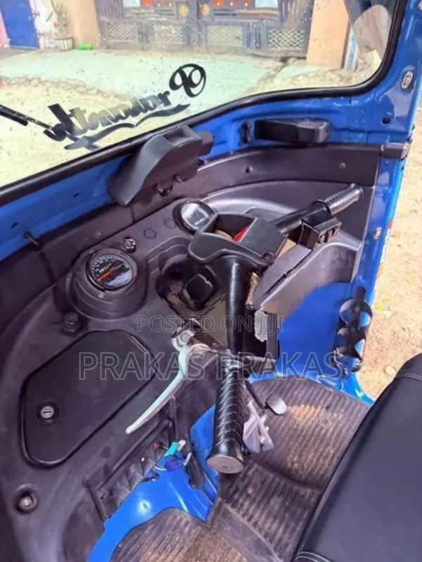 Bajaj RE 2018