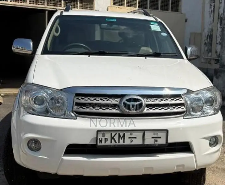 Toyota Fortuner 2010