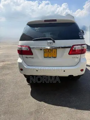 Toyota Fortuner 2010