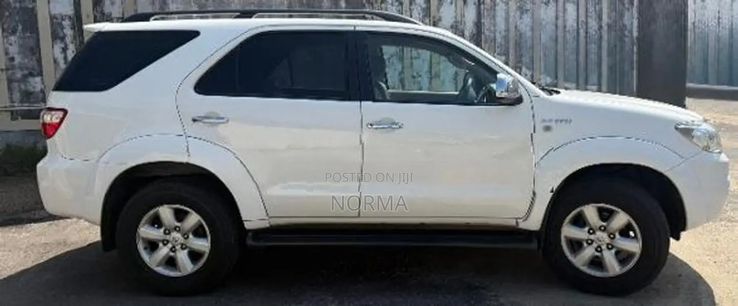 Toyota Fortuner 2010