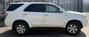 Toyota Fortuner 2010