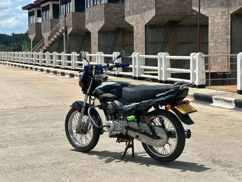 Bajaj CT100 2015
