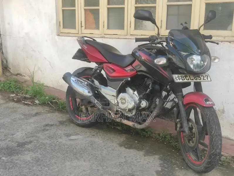Bajaj Pulsar 150 2015