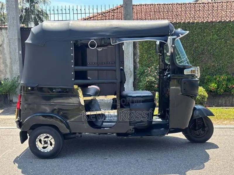 Bajaj RE 2017