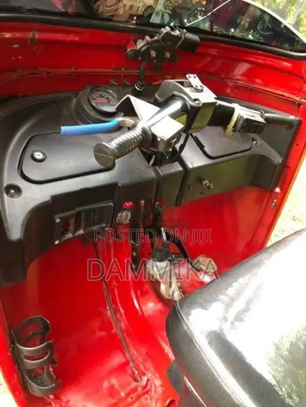 Bajaj RE 2011