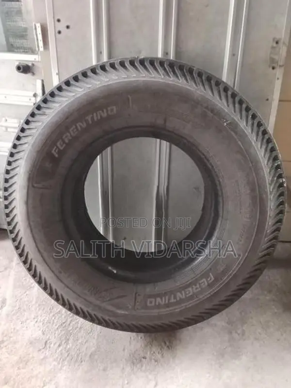 1000×20 Tire