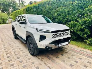 Toyota Hilux Travo Overland Plus 2025