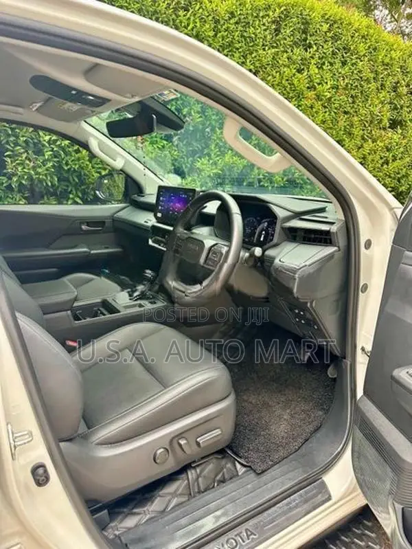 Toyota Hilux Travo Overland Plus 2025