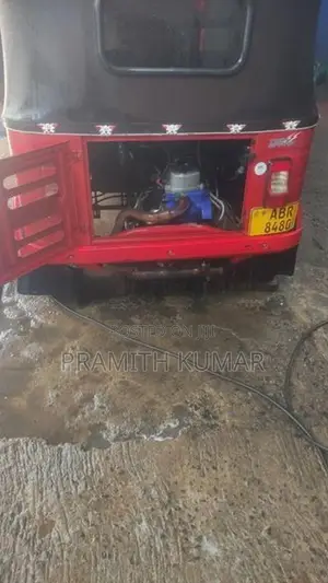 Bajaj RE 2017