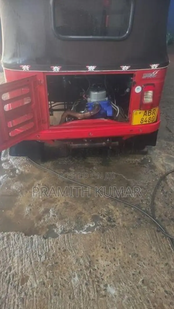 Bajaj RE 2017