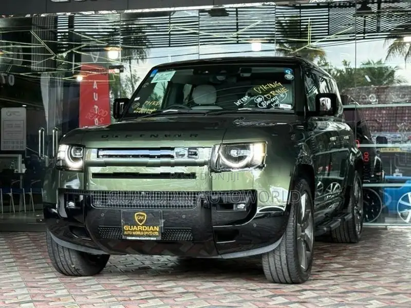 Land Rover Defender P300e HSE 2026