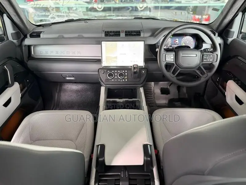 Land Rover Defender P300e HSE 2026