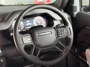 Land Rover Defender P300e HSE 2026