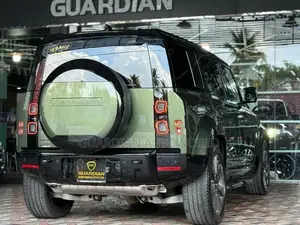 Land Rover Defender P300e HSE 2026