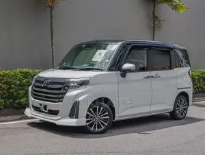 Toyota Roomy Custom GT / 4 way 2023
