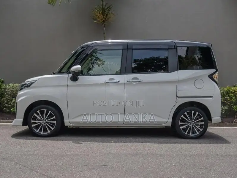 Toyota Roomy Custom GT / 4 way 2023