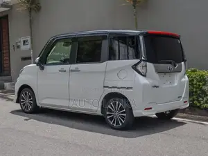 Toyota Roomy Custom GT / 4 way 2023