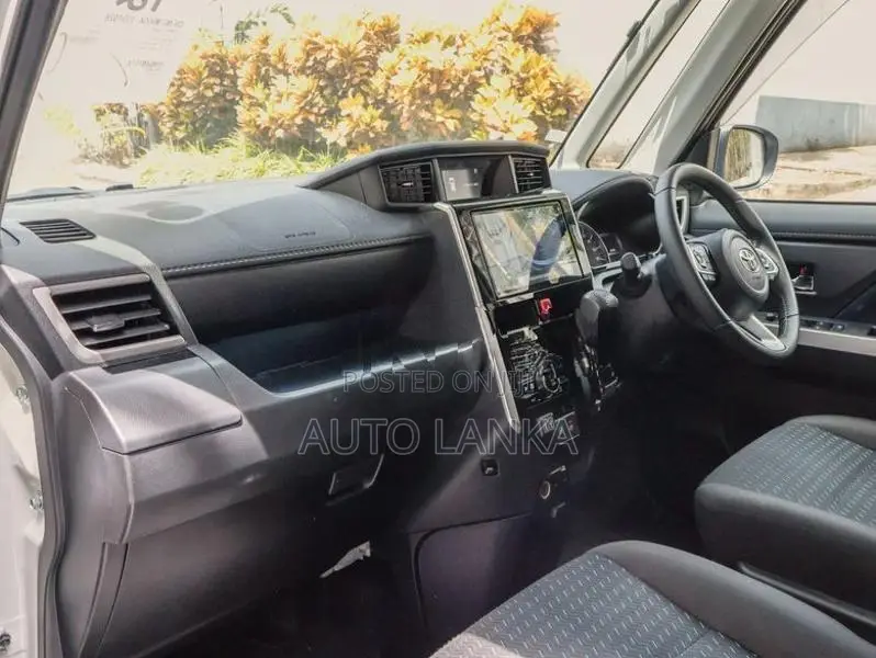 Toyota Roomy Custom GT / 4 way 2023