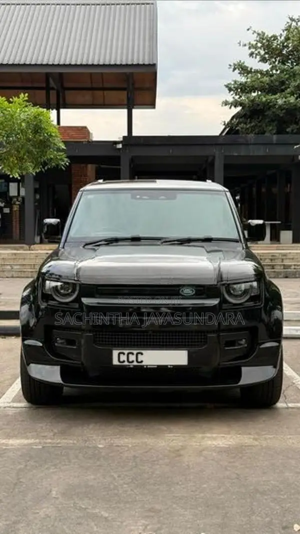 Land Rover Defender 2025