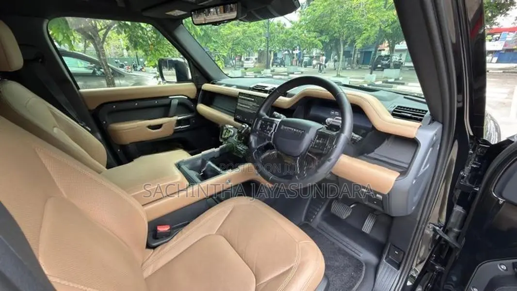 Land Rover Defender 2025