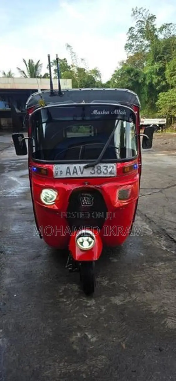 Bajaj RE 2015