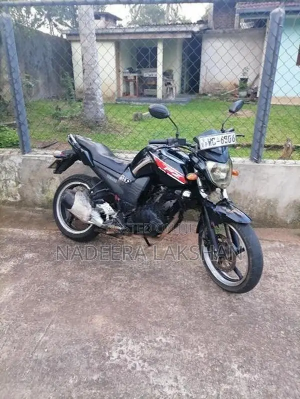 Yamaha FZ S v1 Fazer 2010