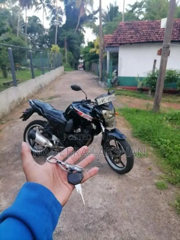 Yamaha FZ S v1 Fazer 2010