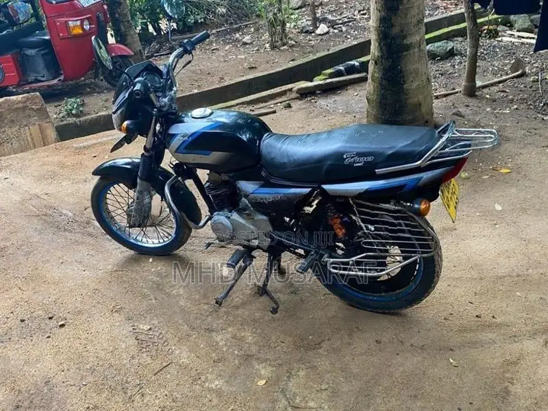 Bajaj CT100 2014