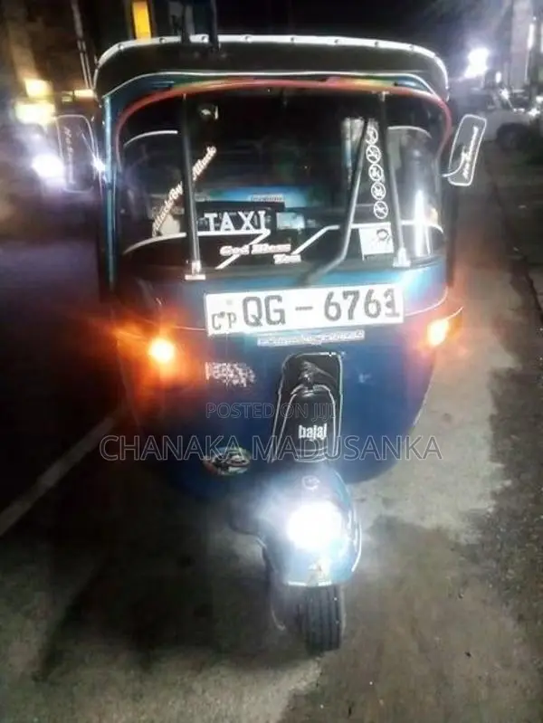 Bajaj RE 2000