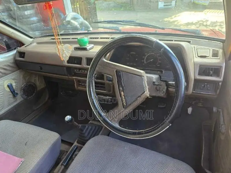 Nissan Sunny HB11 1986