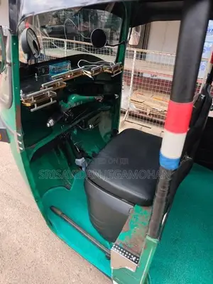 Bajaj RE 2005